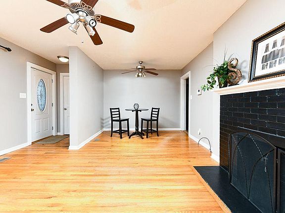 4th image of 2935 Gaston Ave