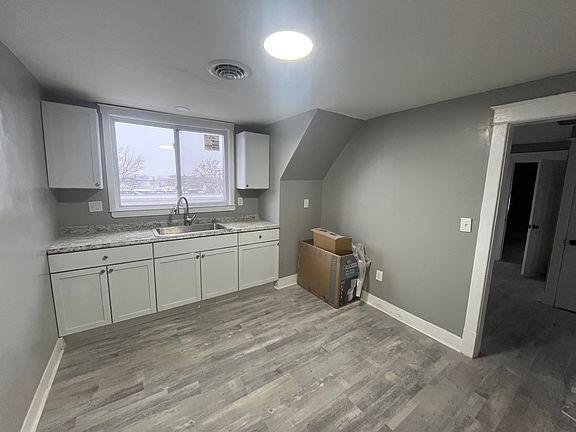 3rd image of 1301 Whitney Ave #6