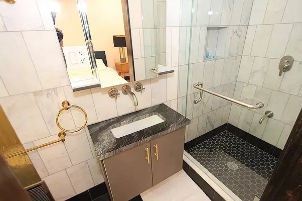 Rented by REAL New York | media 20