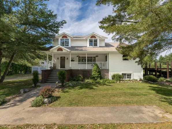 361 4th St, Plainwell, MI 49080