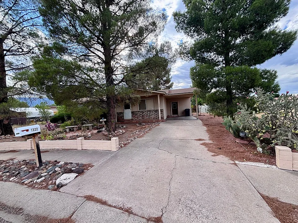 1322 E Five Star Blvd