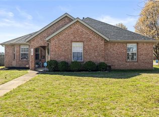 1407 Spruce St, Pea Ridge, AR 72751