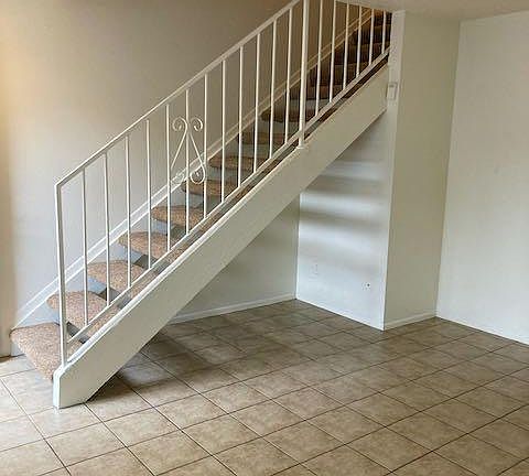 3rd image of 1450 E Knoll Cir
