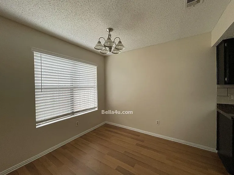 512 Eberhart Ln #605 — Photo 6