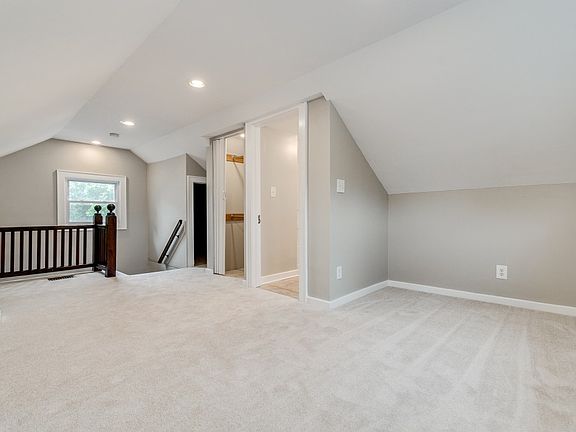 5th image of 856 Sheridan Ave