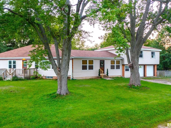 111 Francis St, Groveland, IL 61535