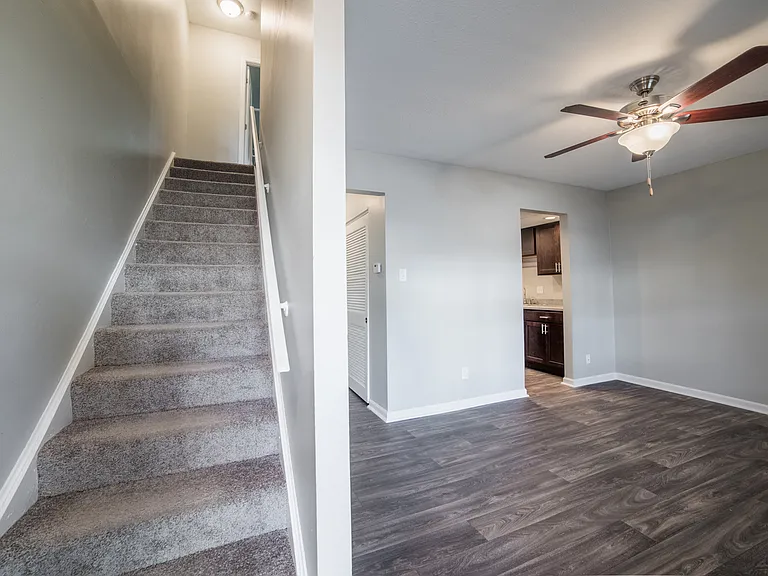 Barrington Estates Apartments — Photo 13