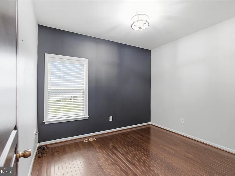 7585 Holly Ridge Dr — Photo 12