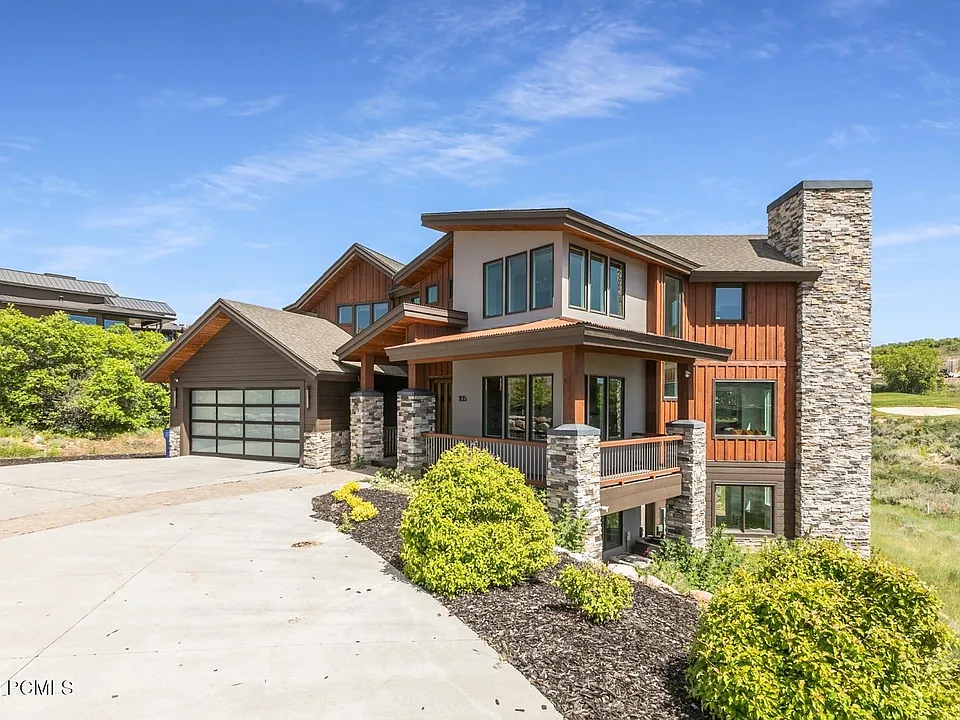 1135 E Lasso Trl