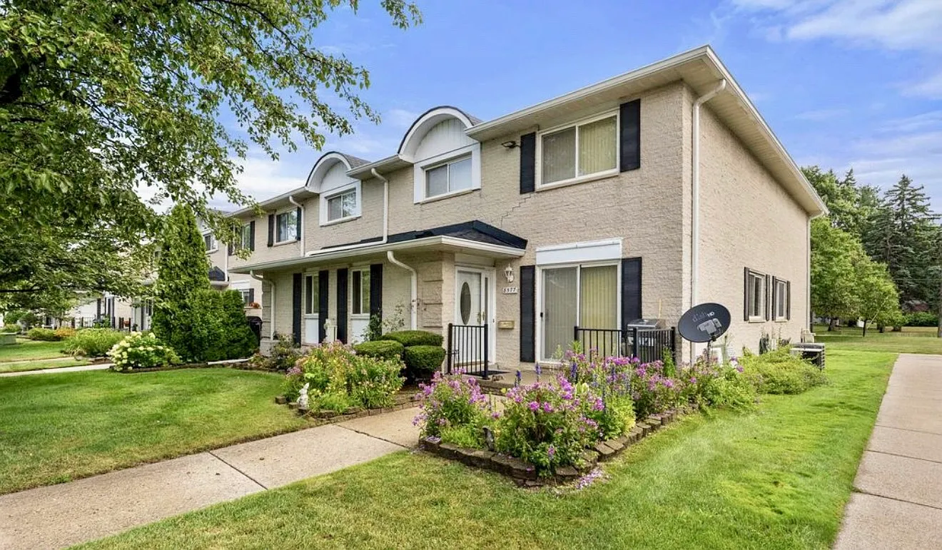 3 bed, 1984 sqft, $1,825 — Photo 1