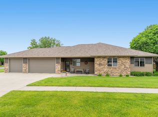 305 S Sunset Dr, Brandon, SD 57005