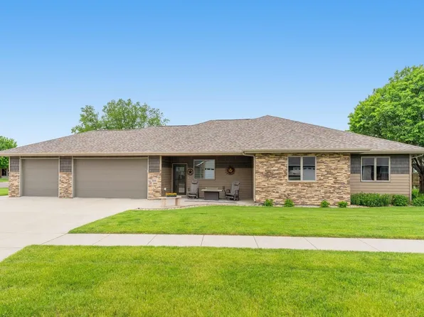 305 S Sunset Dr, Brandon, SD 57005
