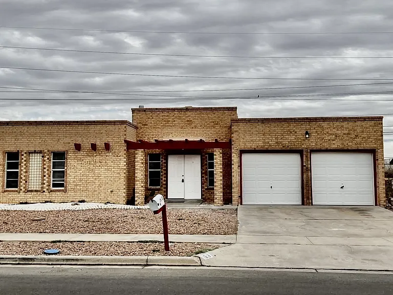 1618 Dale Douglas Dr — Photo 1