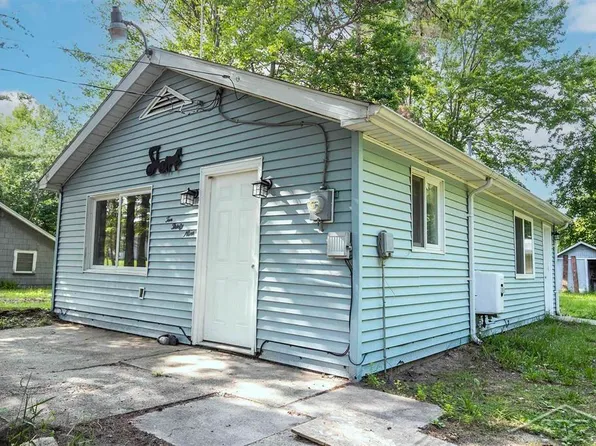 1039 Creek Rd, Beaverton, MI 48612