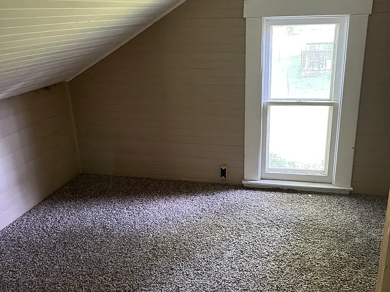 302 N Thompson St — Photo 8