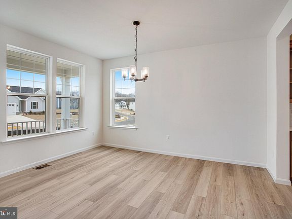 5th image of 124 Marble Oak Dr