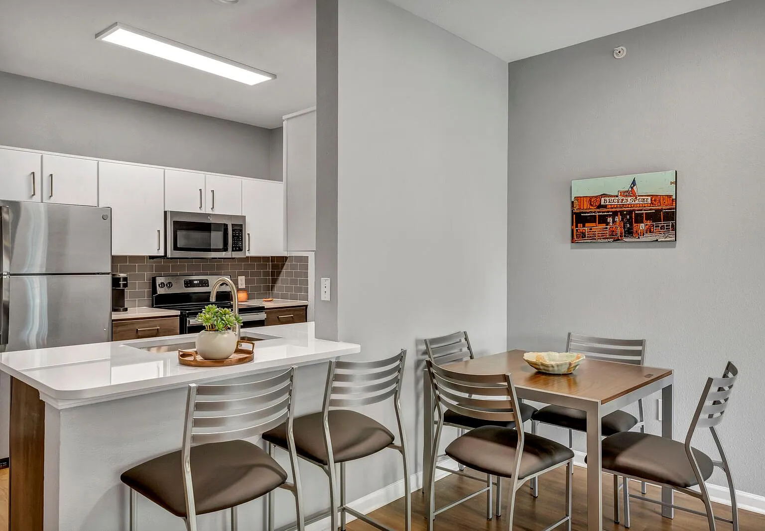 The Quarters Sterling House (Student Housing - Rent by the Bed) — Photo 4