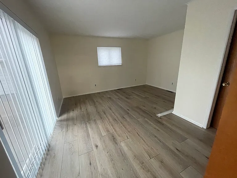 6585 Fenton St — Photo 9