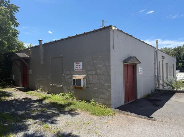 2202A Hollins Mill Rd, Lynchburg, VA 24503