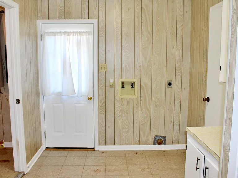 218 Smith St — Photo 12