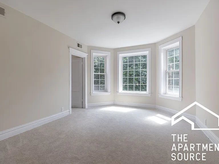 2110 N Avers Ave #G — Photo 2