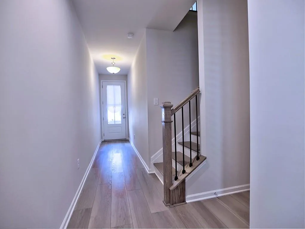 3 bed, 2.5 bath, 2046 sqft, $2,500 — Photo 3
