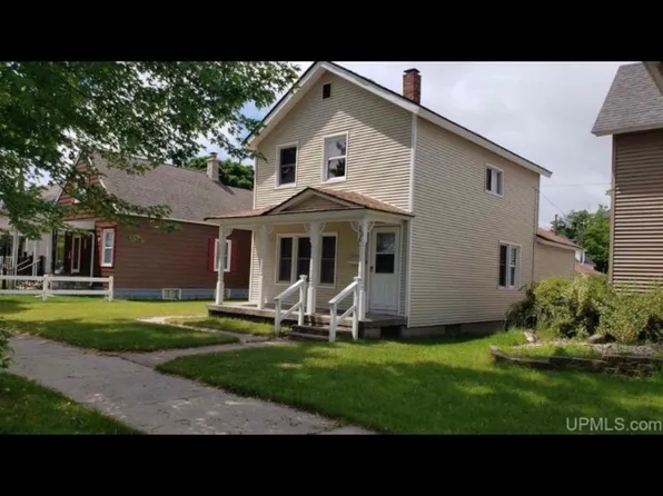 304 S 17th St, Escanaba, MI 49829