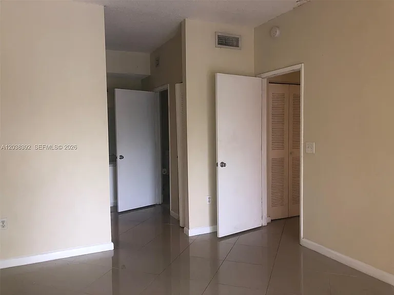 6992 SW 39th St #I101 — Photo 8