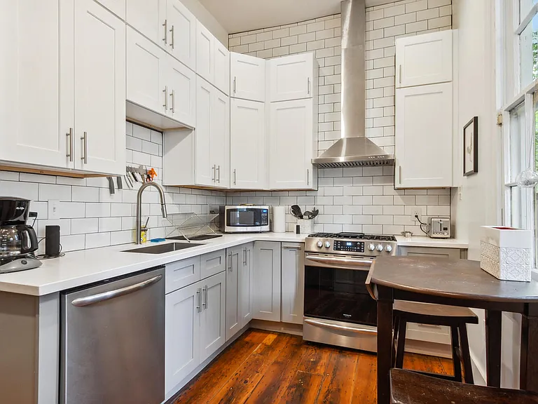 414 Delaronde St — Photo 10