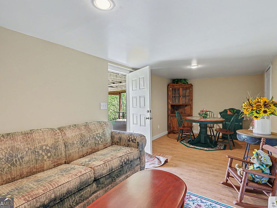 61st image of 542 Eastern Cross Ln