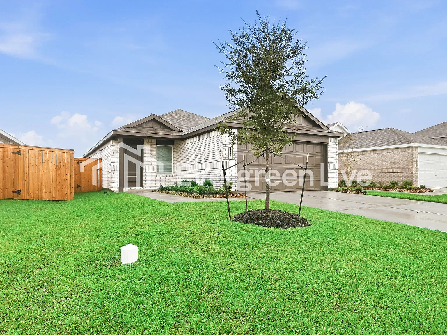 4 bed, 2.0 bath, 1656 sqft, $1,800 — Photo 2