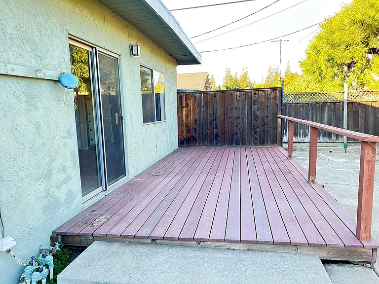 1135 Morton Ave — Photo 18