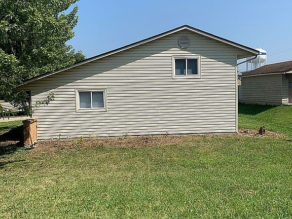 2nd image of 1868 Ironwood Dr