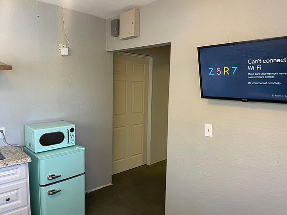 4th image of 821 Yosemite Dr #1/2