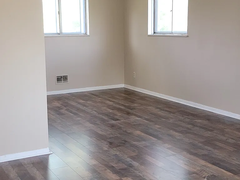 3344 Roswell Dr — Photo 2
