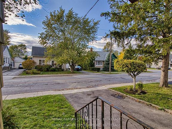 4th image of 809 Steele St