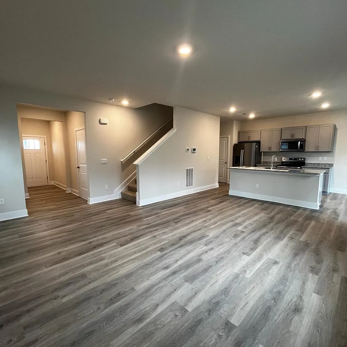 4 bed, 2.5 bath, 1953 sqft, $2,785 — Photo 2