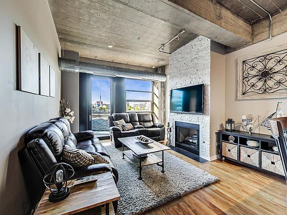 5th image of 1001 W 15th St Unit 325