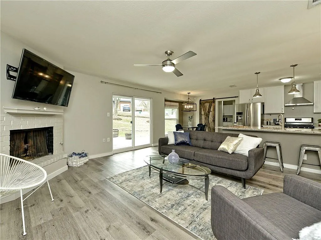 3 bed, 2.0 bath, 1840 sqft, $3,495 — Photo 1