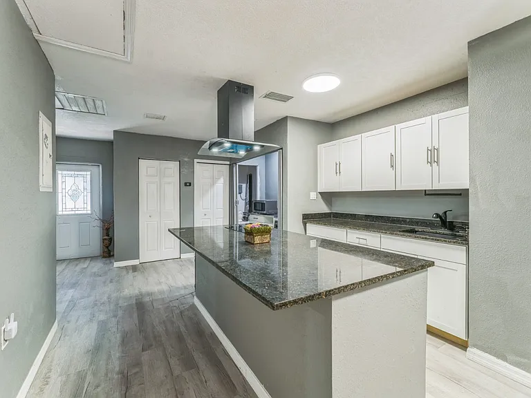 465 Rio Grande Ln #B — Photo 17