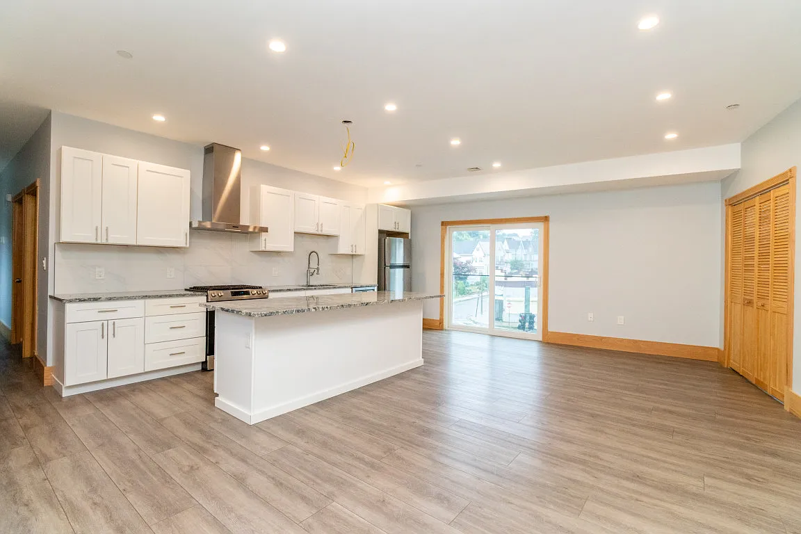 2 bed, 1100 sqft, $2,900 — Photo 2
