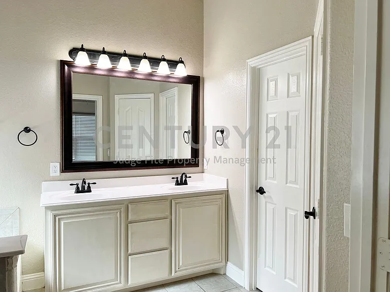 6613 Meadow Glen Dr — Photo 11