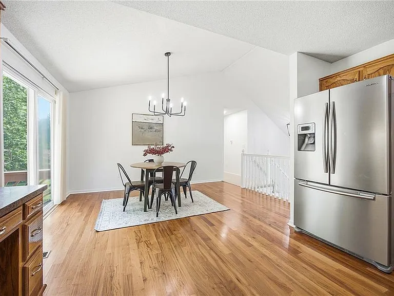 15209 Lamar Ave — Photo 6