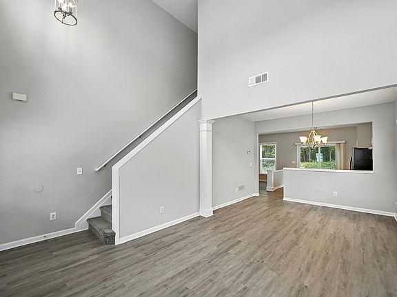 2nd image of 1072 Dunedin Trl