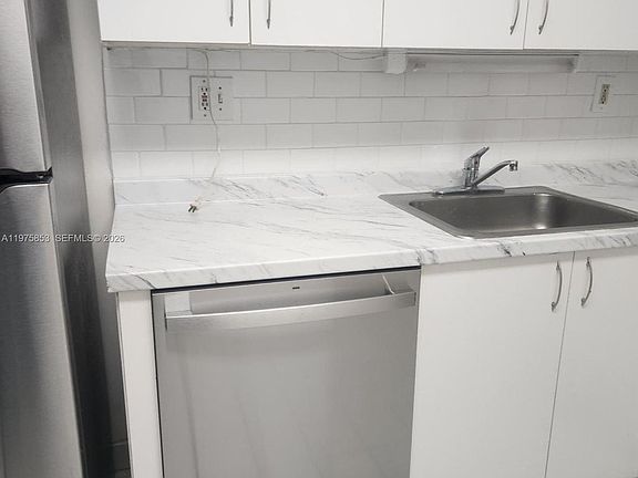 5th image of 3300 NE 191st St APT 1208