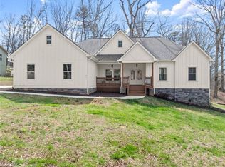 71 Towering Oaks Dr, Cleveland, GA 30528