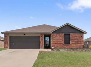 317 Quail Crossing Dr, Sanger, TX 76266