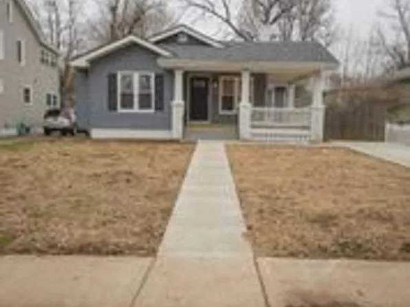 1077 S Roanoke Ave, Springfield, MO 65807