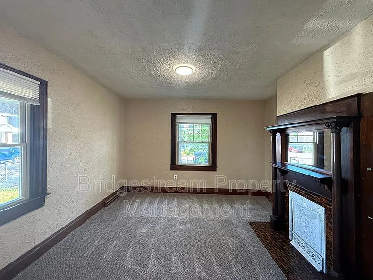 200 Hart St — Photo 3