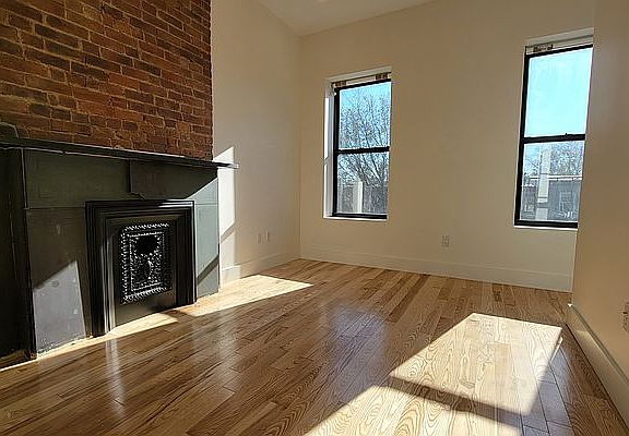 5th image of 374 Jefferson Ave APT 3